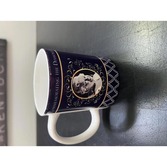 VTG Royal Family HM Queen Elizabeth II Diamon Jubilee Mug - Picture 2 of 7